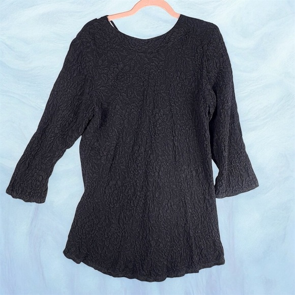 URU Designer V-neck Black Textured Silk Blouse Floral Print 100% Silk USA Made M - Picture 2 of 10